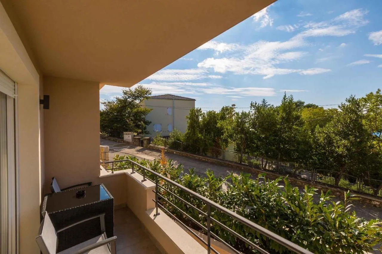 Apartments In Dramalj 39042