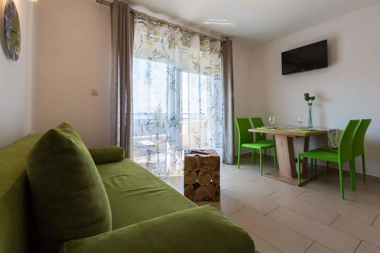 Apartments In Dramalj 39042