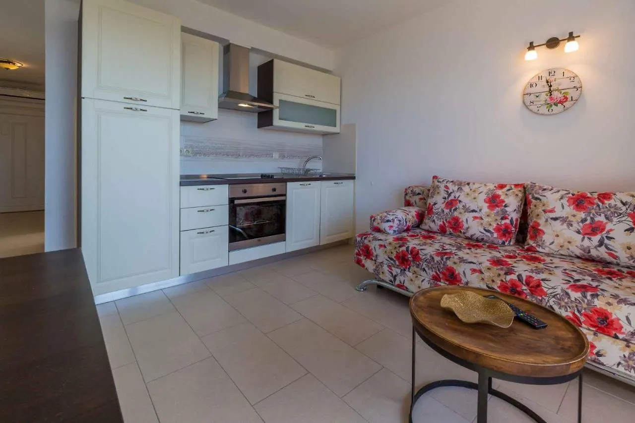 Apartments In Dramalj 39042 Croatia