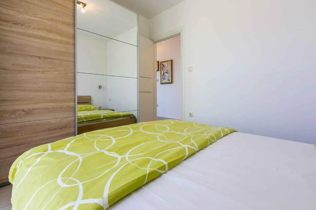 Apartments In Dramalj 39042