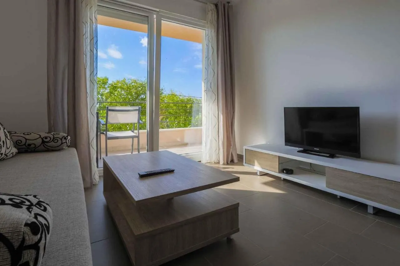 Apartments In Dramalj 39042 Croatia