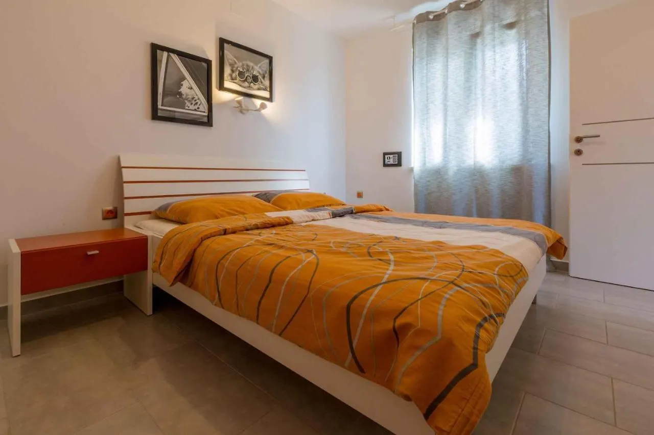 Apartments In Dramalj 39042